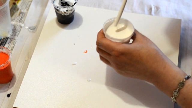 Круговая акриловая заливка на обойном клее и лаке. / Acrylic pouring on wallpaper glue and varnish смотреть онлайн