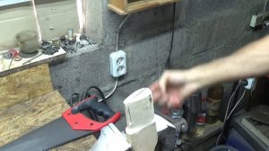 Спасибо Деду, за простой способ насадки топора на топорище.