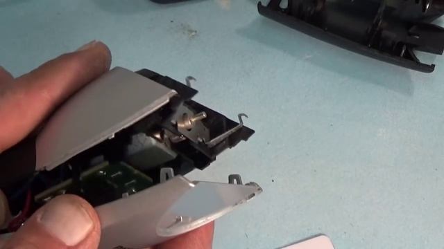 Как заменить аккумулятор в машинке для стрижки Philips смотреть онлайн