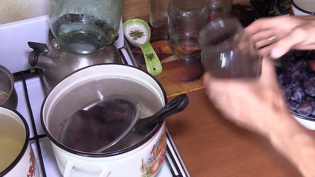 Консервированные сливы в сиропе на зиму. Вкусный десерт смотреть онлайн