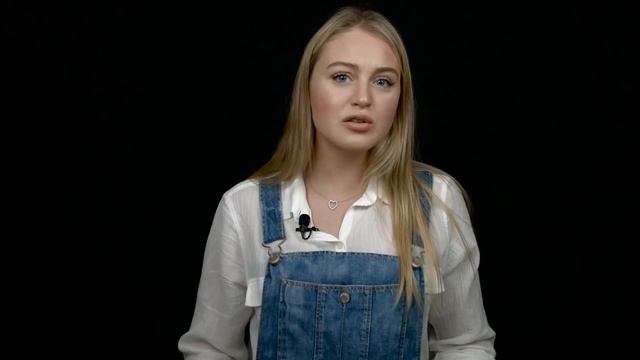 RunwayRiot's Iskra Lawrence on the Best Light, Angles, and App for Selfies | ASK ISKRA - Episode 02 смотреть онлайн