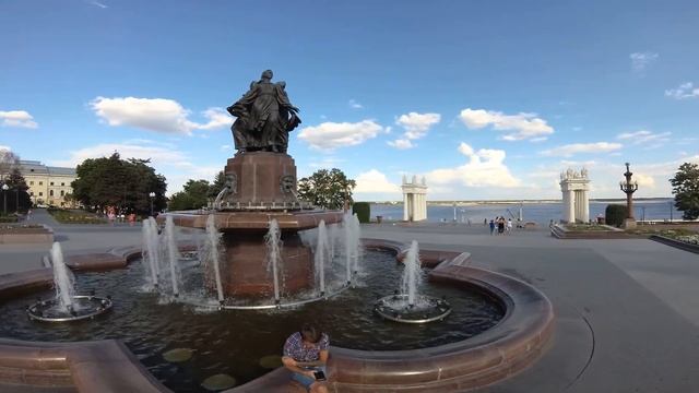 Фонтан "Искусство" на Центральной Набережной Волгограда, 3 августа 2020 года, 4k смотреть онлайн