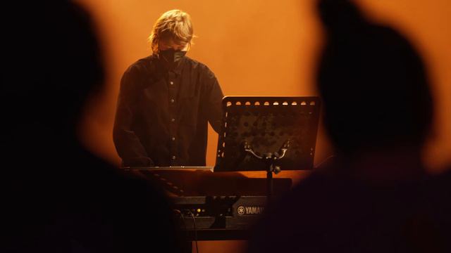 MESS Residents Reveal - Nick Roux & Nina Buchanan смотреть онлайн