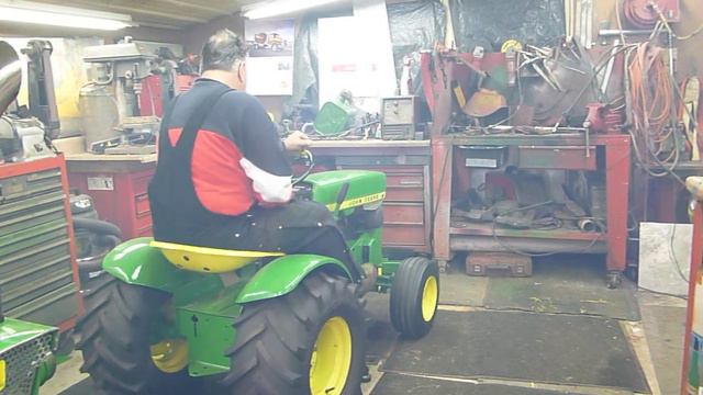 John Deere 110 ROUND FENDER with big tires. First test drive and first start after rewiring. смотреть онлайн