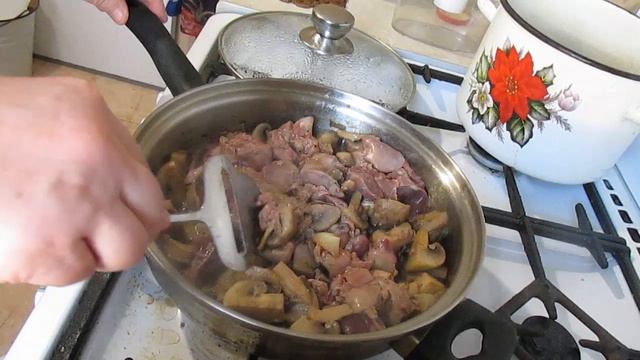 КУРИНАЯ ПЕЧЕНЬ С ГРИБАМИ в сливочном соусе!