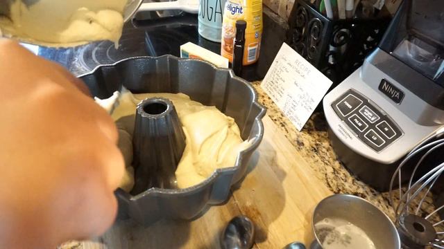 Cooking With Erica | Salted Caramel Kentucky Butter Cake смотреть онлайн