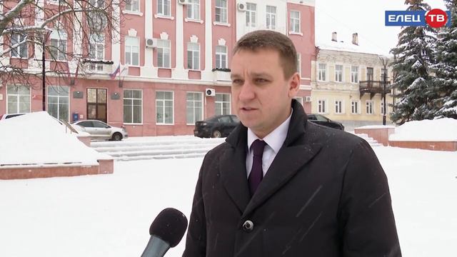 Из-за обильного снегопада коммунальные службы города продолжают работу в усиленном режиме смотреть онлайн