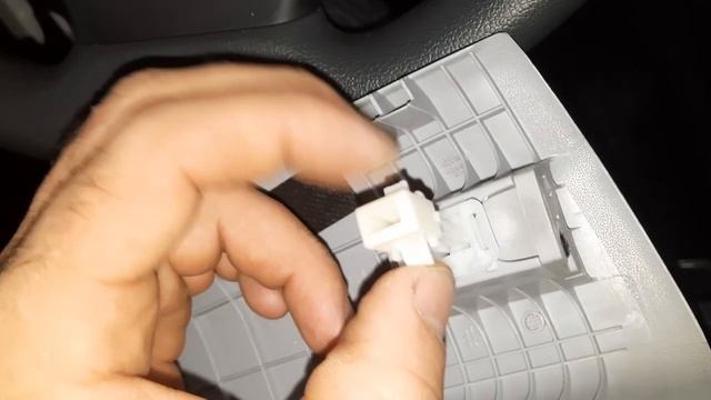 снятие потолка hundai solaris.mp4 смотреть онлайн