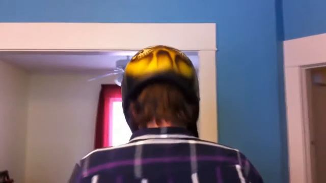 Unwrapping Evil Skull Helmet смотреть онлайн