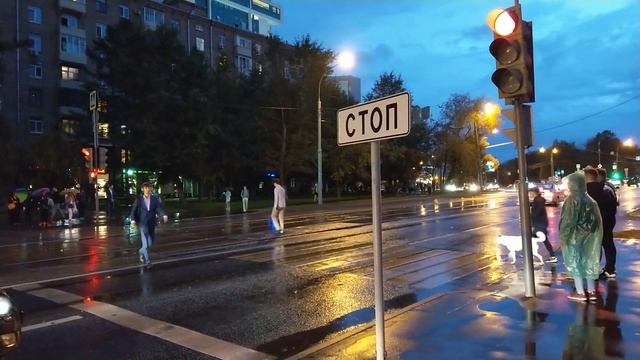 Работа светофора на перекрёстке Вавилова и 60-летия Октября. 4.09.2019. смотреть онлайн