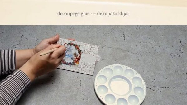 Decoupage tutorial - how to decorate a wooden postcard for Christmas #decoupage #ricepaper #tutoria