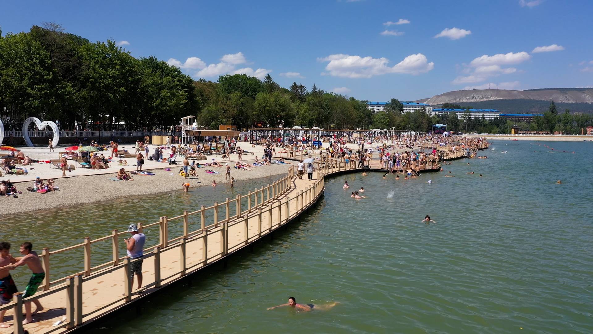 После масштабной реконструкции открылось Старое озеро в Кисловодске. смотреть онлайн