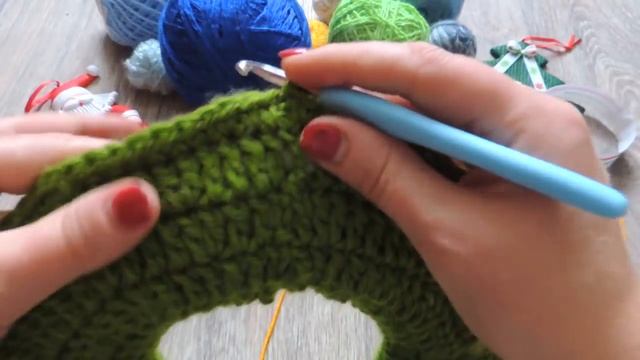 Вяжем к Новому году. Украшение на дверь. Рождественский венок. Вязание крючком. Мастер-класс. смотреть онлайн