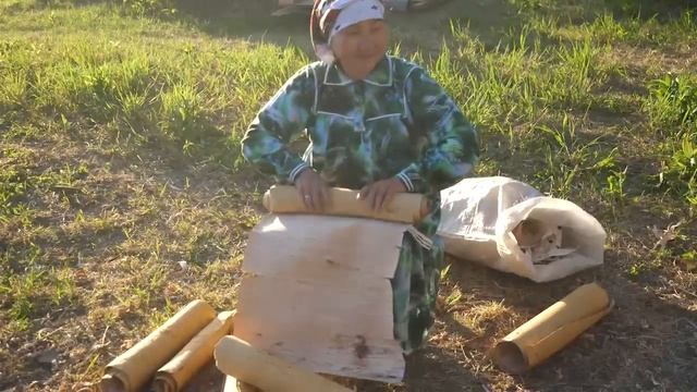 Siberian House from Birch Bark and Fish! - Сибирский дом из бересты и рыбы! смотреть онлайн