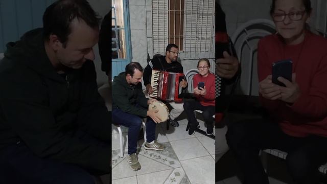 91 anos do patriarca Oscar Hoff. Família animada! смотреть онлайн