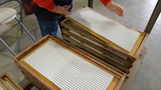 チョークを作るプロセス。年間60万個のチョークを作る日本のチョーク工場。 смотреть онлайн