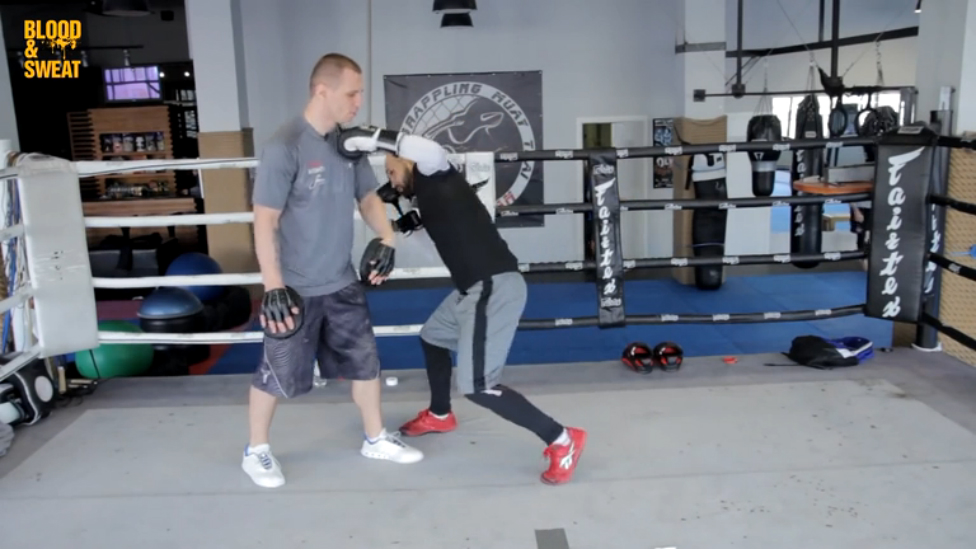 Разбор сильнейшего удара Джони Хендрикса. Boxing. Johny Hendricks fight style. смотреть онлайн