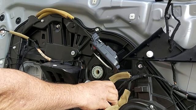 MAZDA 6 GH 2008-2012 LH door motor ,regulator , switch , inner card removal in 8 min смотреть онлайн