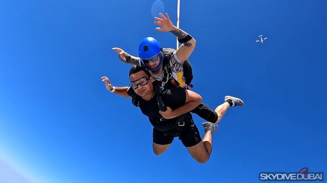Parva Shah: Skydive on ATLANTIS PALM, Dubai 2022 смотреть онлайн