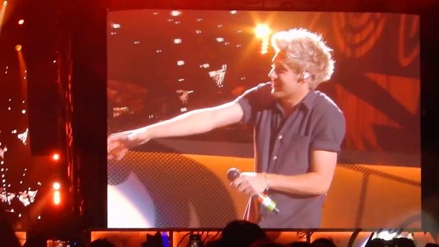 LILO Talking & Act My Age - One Direction's OTRA San Diego (July 9, 2015) смотреть онлайн