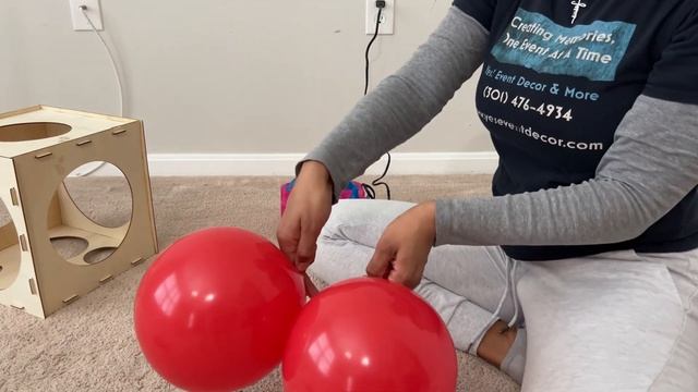 DIY Balloon Column Tutorial | Easy Valentine's Day Decorations смотреть онлайн