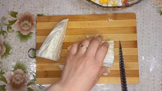 салат из пекинской капусты с шампиньонами и крабовыми палочками смотреть онлайн