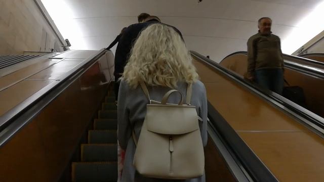 Выход в город со станции метро Фрунзенская в сторону кинотеатра Беларусь смотреть онлайн