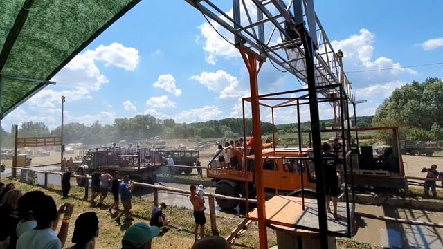 Unimog 4x4 vs. Kraz 6x6 - Tug of War смотреть онлайн