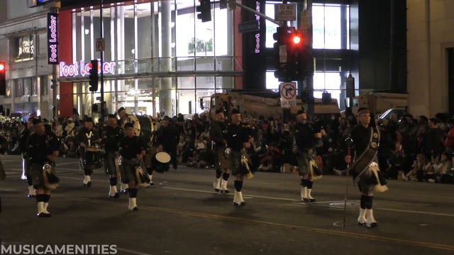 Los Angeles Police Emerald Society Pipes & Drums - 2021 Hollywood Christmas Parade смотреть онлайн