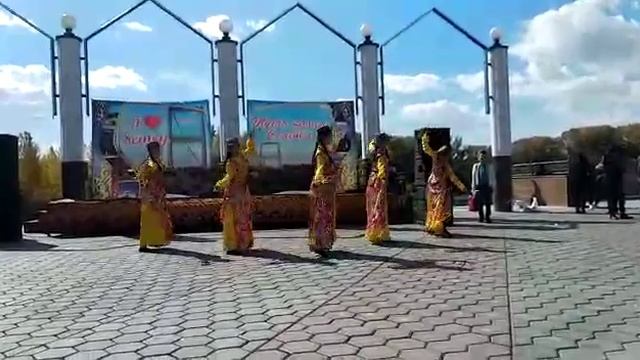 "Нозли гулим" узбекский танец смотреть онлайн