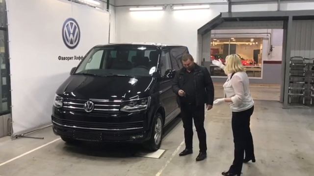 Выдача нового автомобиля клиенту ФАВОРИТ Хофф Фольксваген T6 - FAVORIT MOTORS смотреть онлайн