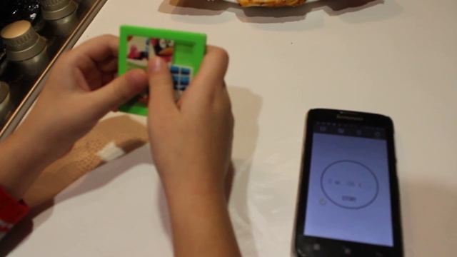 ?Как ребенок в шесть лет за 22 секунды собирает пятнашку Головоломка смотреть онлайн