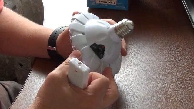Покупка из Китая. Led лампочка 220В с аккумулятором. смотреть онлайн