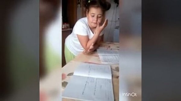 Ребенок издевается