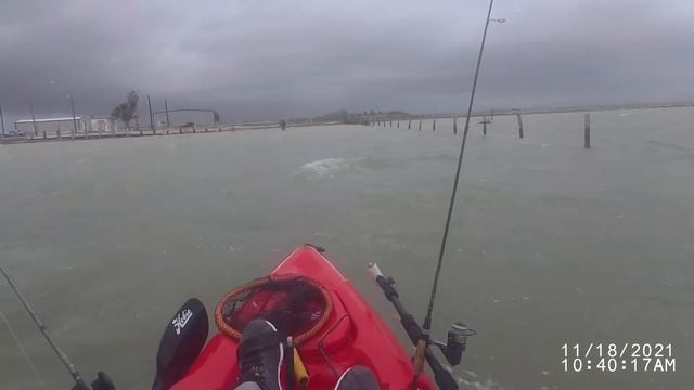 KAYAK FISHING AND CAUGHT IN A STORM ! Pt Mansfield,Tx. 11-18-21#kAYAKFISHING#BAD#STORM смотреть онлайн