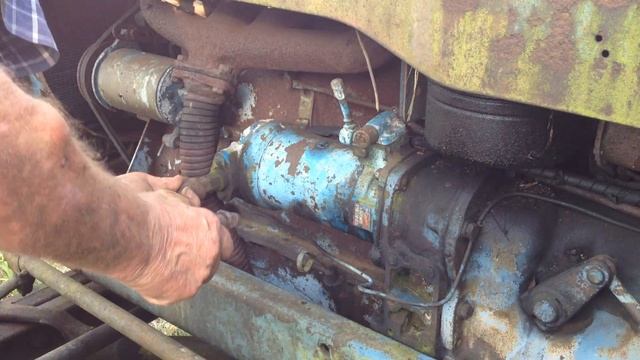 Fordson Major Simms spring wind up starter demo. смотреть онлайн