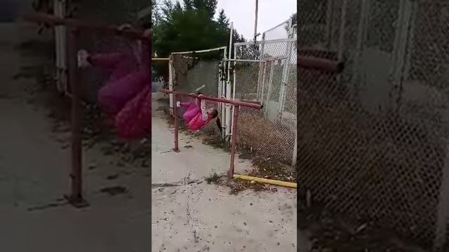 Кувырок на турнике