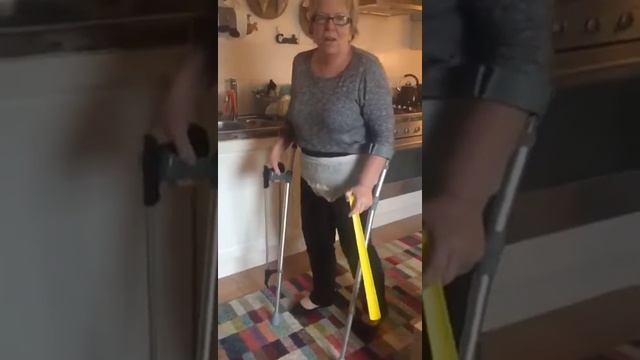 Grandma’s trip to the loo смотреть онлайн