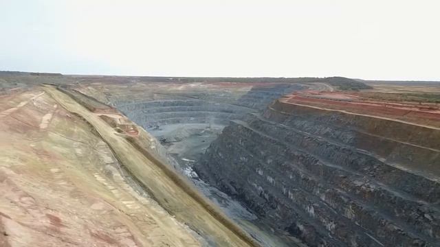 The Worlds Biggest Bunker - Evolution Mining Mungari Operations смотреть онлайн