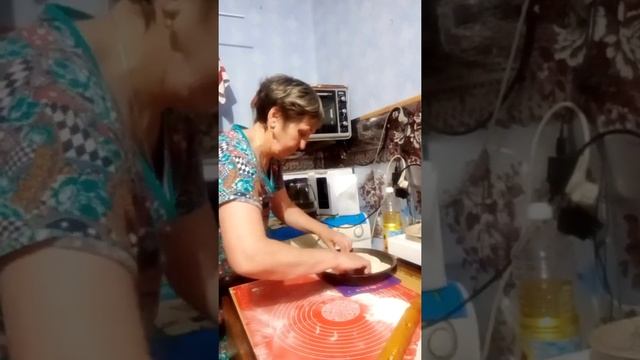 Пироги с хурмой и ореховым кремом