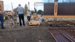 Разбираем кирпичные столбы! Усиление столбов под ворота.