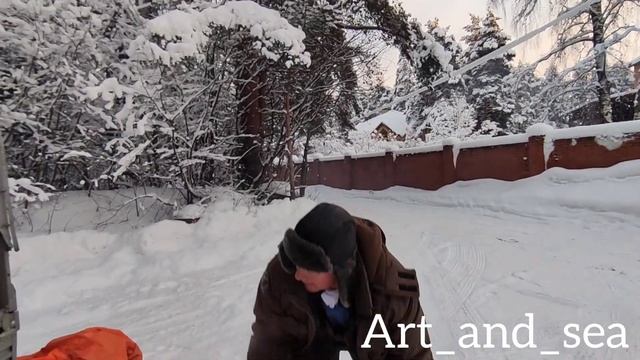 Как мы отвозили домик для зимней рыбалки на Ладогу.