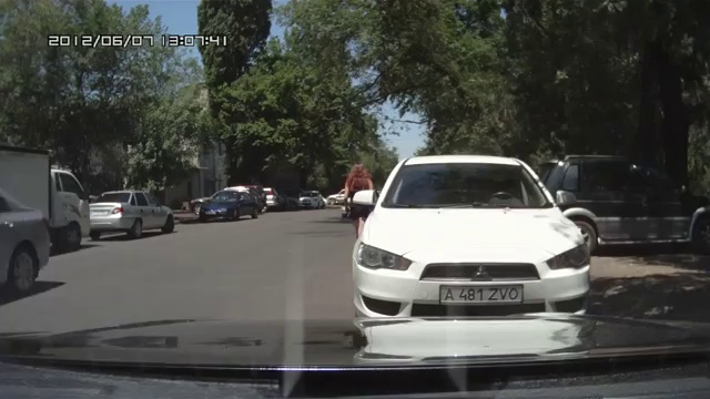 Мамбеты и девушка