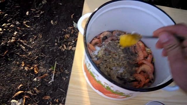 Креветки на углях в красном вине и соевом соусе с медом смотреть онлайн