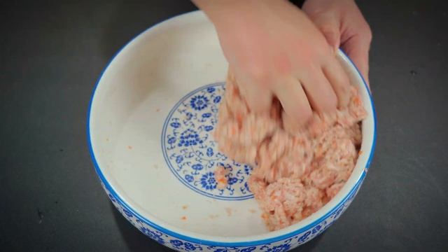 年夜菜：四喜丸子的做法，寓意福禄寿喜，1斤肉只做4个丸子，网球大的大肉丸，好吃肉嫩入味，不开裂炖不散。炸大肉丸，红烧大肉丸的做法#红烧四喜丸子#红烧狮子头#炸大肉丸#炸肉丸#四喜丸子#红烧大肉丸#肉 смотреть онлайн