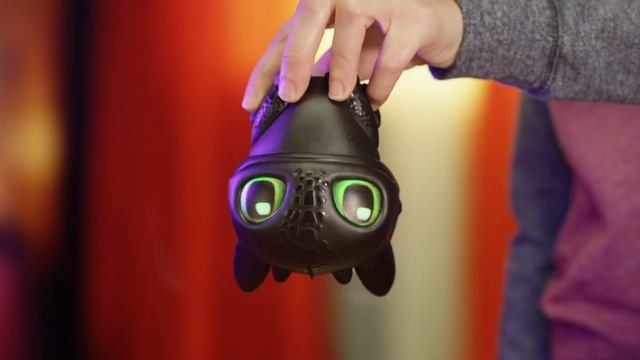 DreamWorks How To Train Your Dragon - Flying Toothless! Can YOU train Toothless to fly for real!? смотреть онлайн