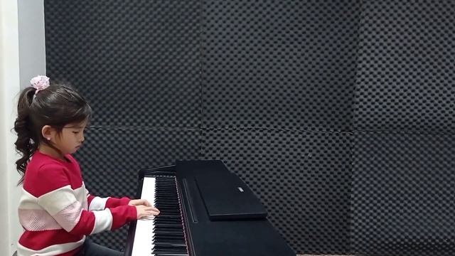 Алымбекова Адеми, 6 лет. Ю.Литовко "Вальс". смотреть онлайн