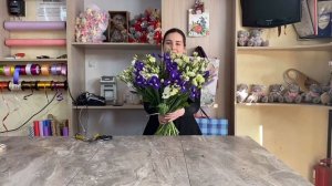 Букет из ирисов и французской розы. Как упаковать