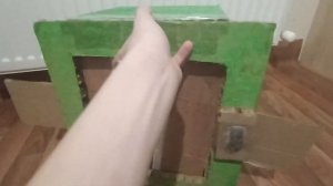 Самодельные лифты КМЗ из картона один модернезинованный а второй старый