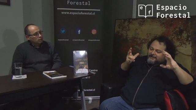 Charlando en el Forestal : Laguna con Álvaro Bisama смотреть онлайн